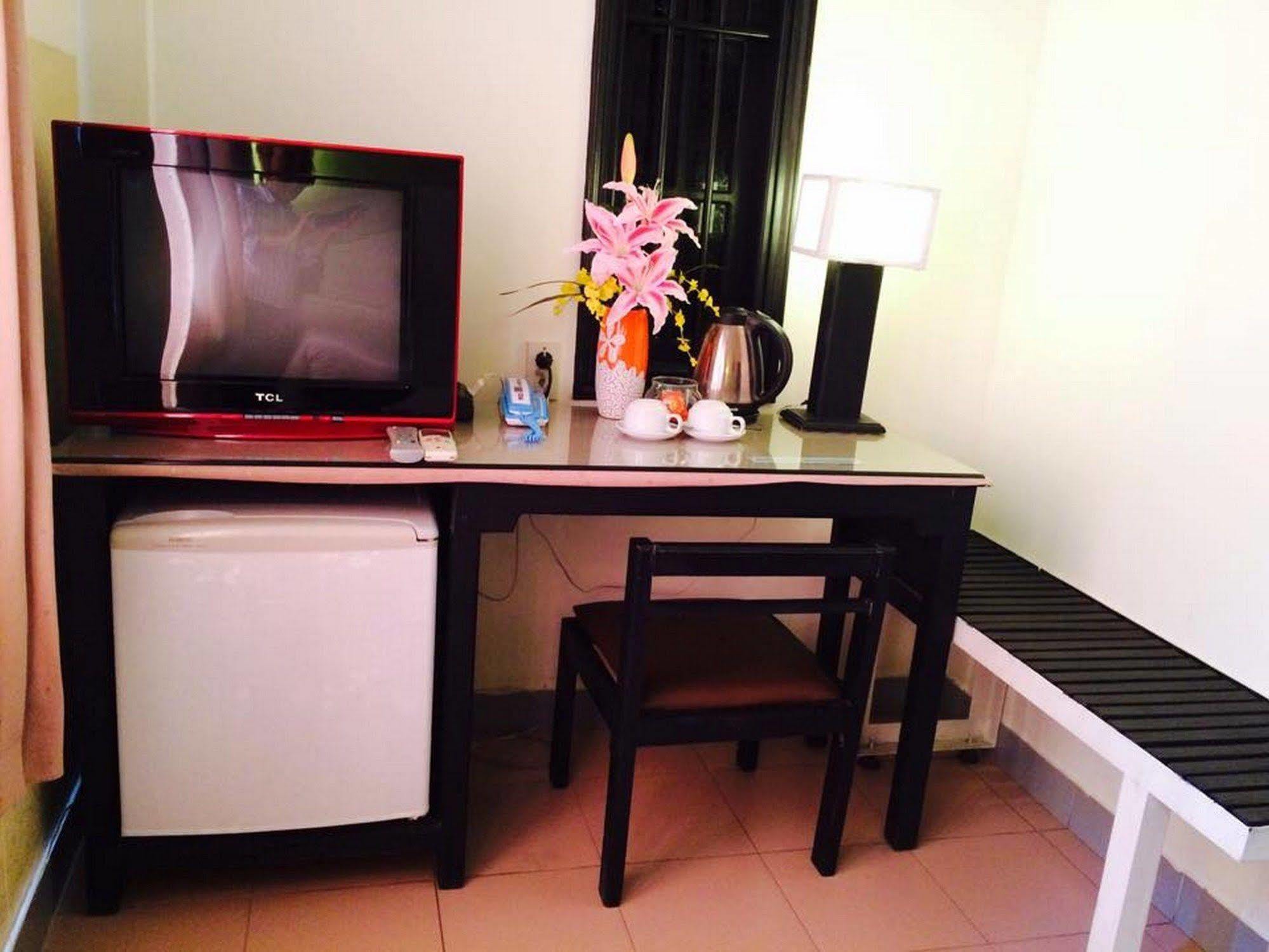 Ruby Bistro Hotel Хуе Екстериор снимка
