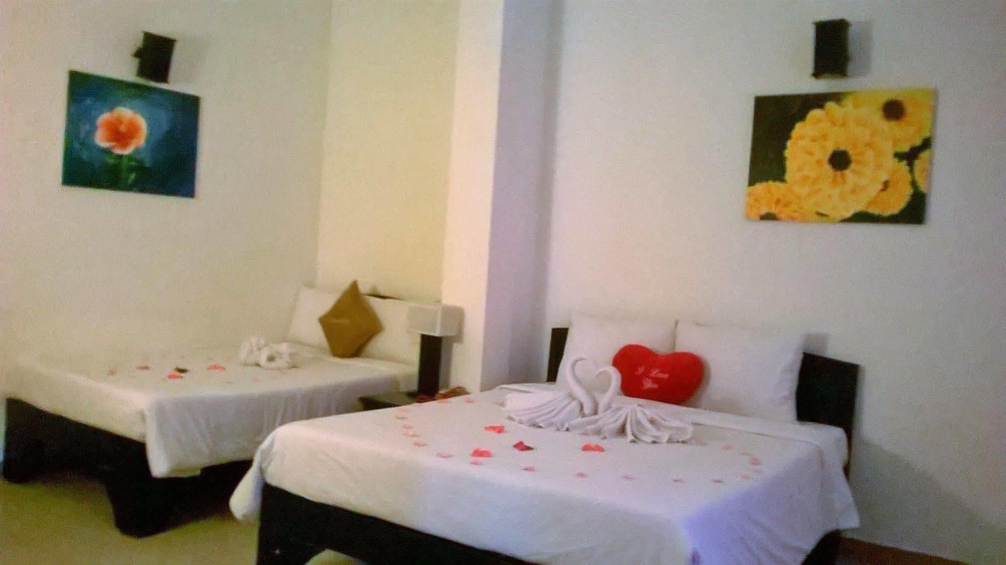 Ruby Bistro Hotel Хуе Екстериор снимка
